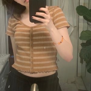 american eagle shirt slightly cropped